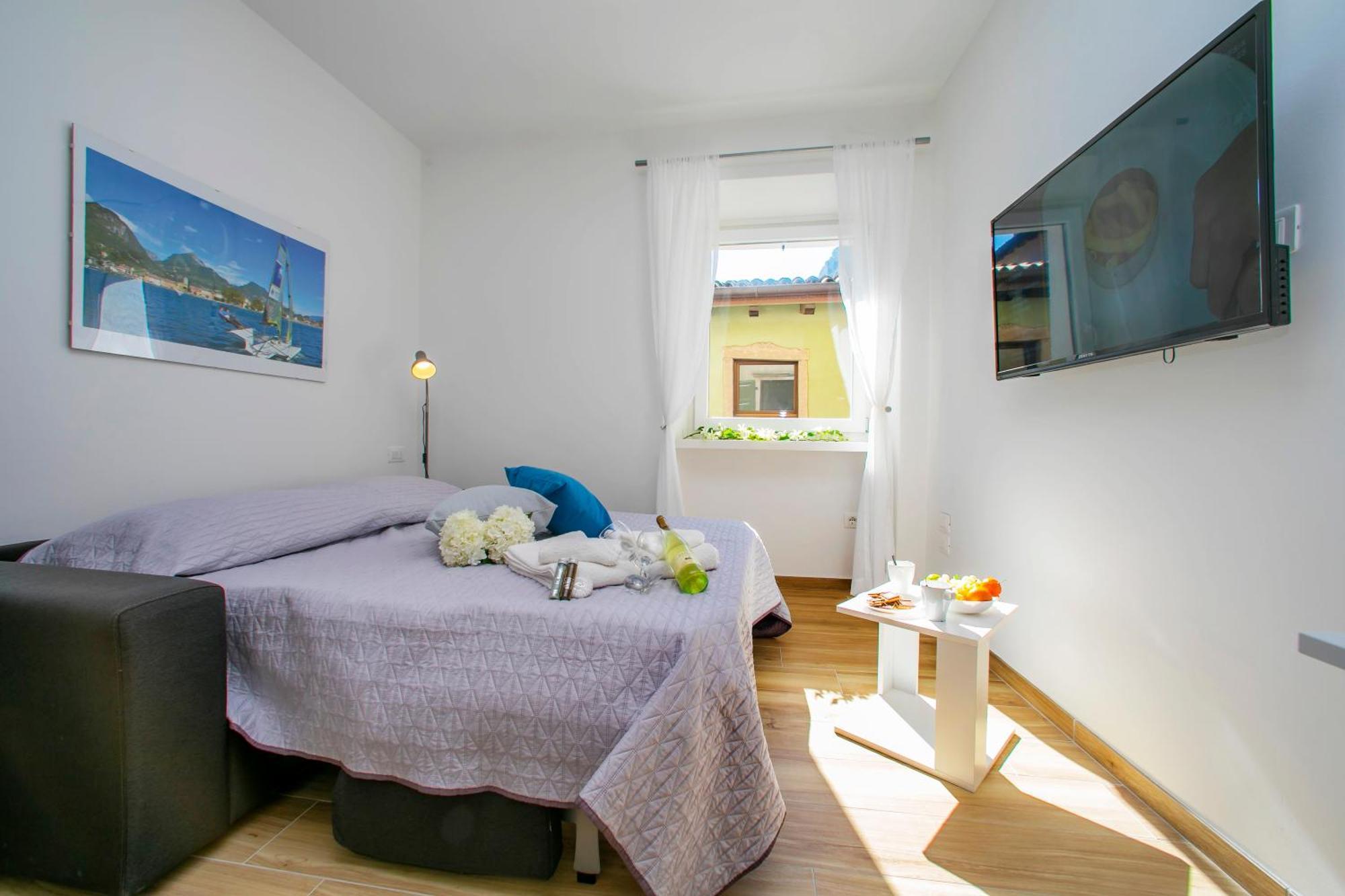 Nido Sui Tetti Di Riva Del Garda - Happy Rentals Luaran gambar